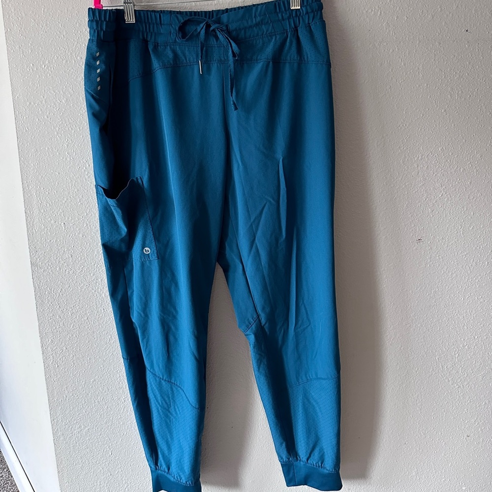 Barco scrubs